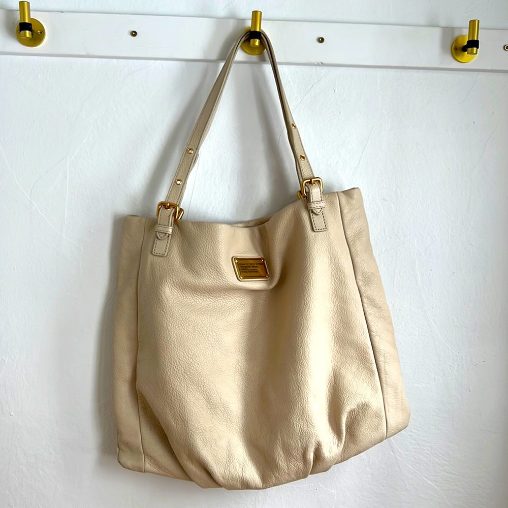 Marc by Marc Jacobs leather tote ☀️